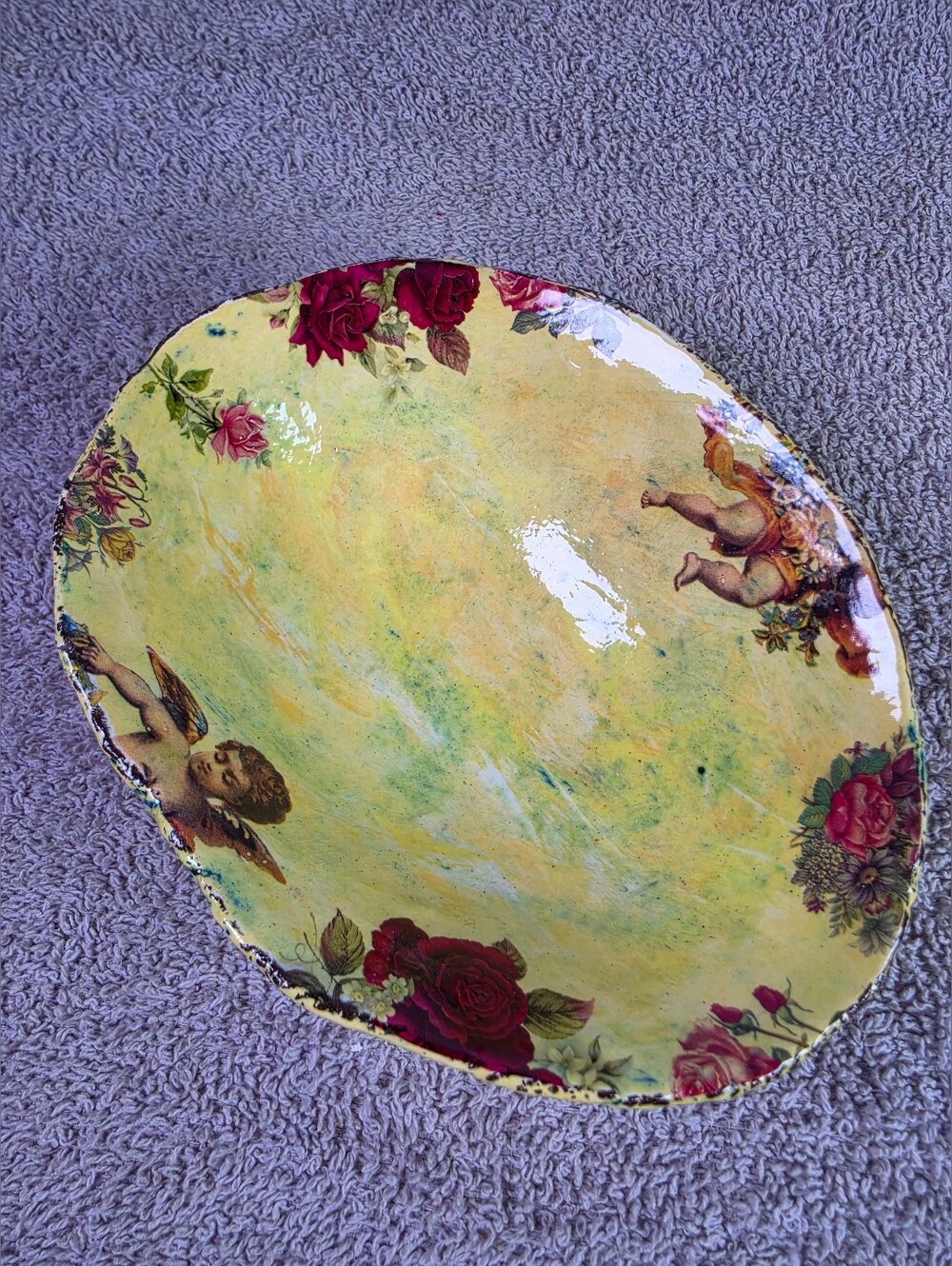 Yellow Trinket Bowl With Decopage Of Cherubs And Red Roses - Picture 10 of 11